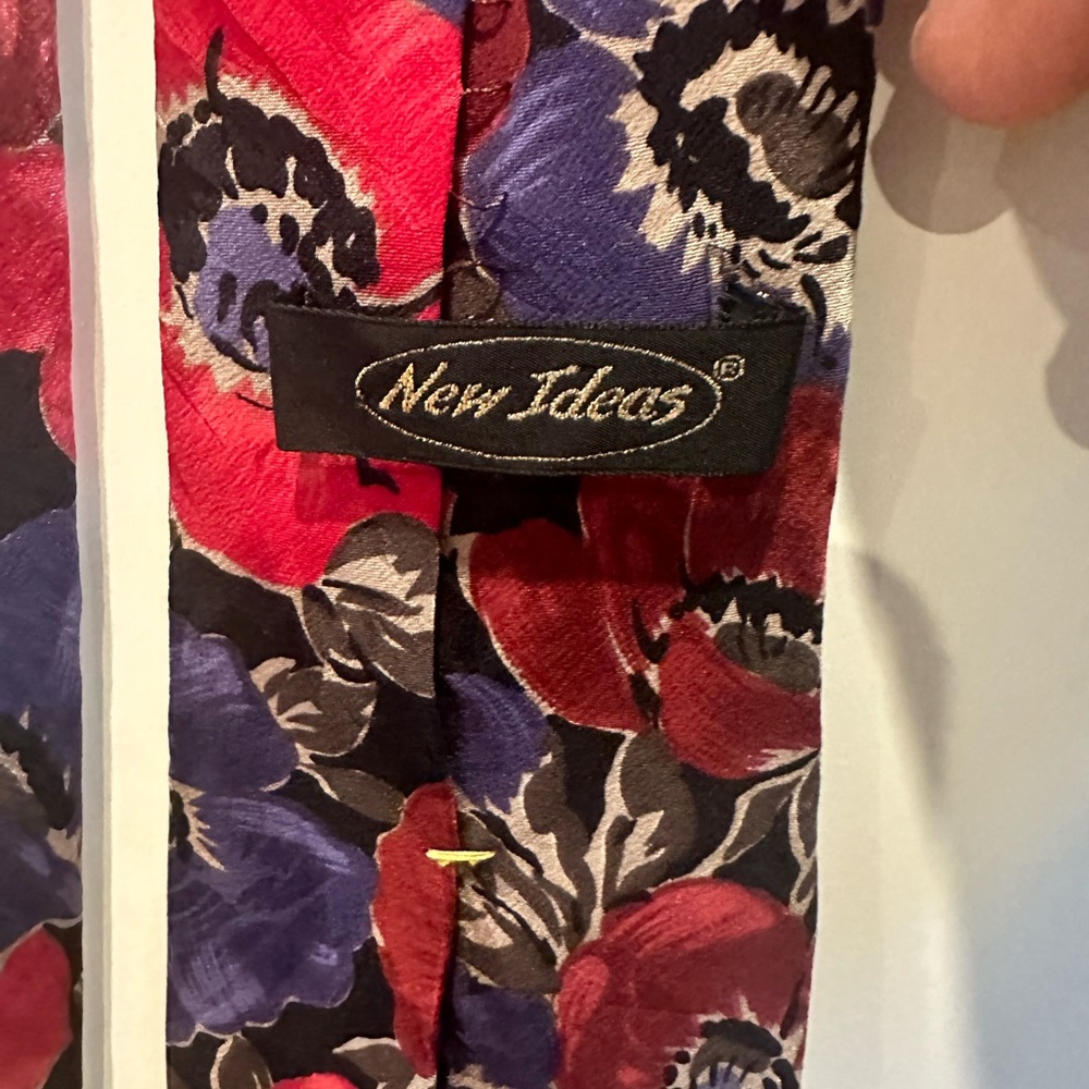 100% silk tie, beautiful pattern